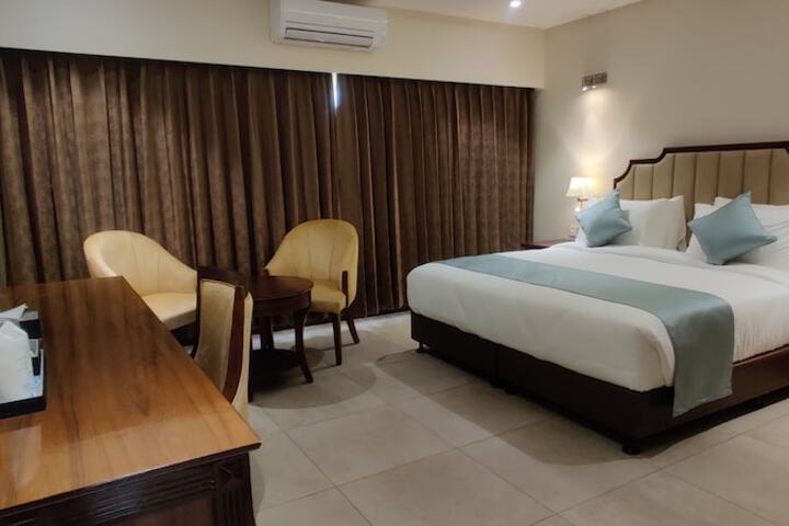 Room 8 of 25