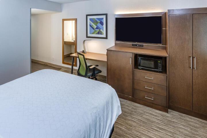 2 Queen Beds (13 of 20)
