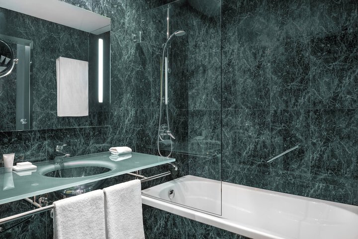 Room 20 of 49
