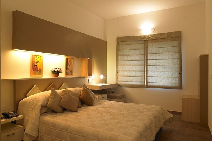 Room 5 of 42