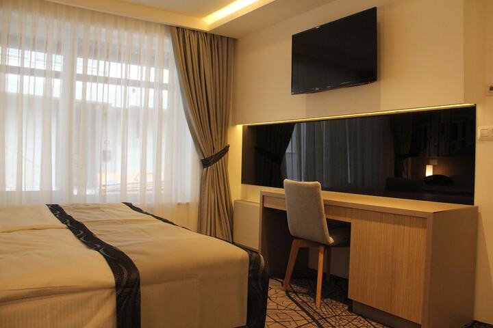 Room 18 of 34