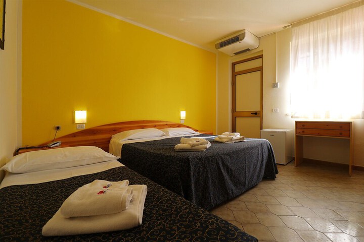 Room 27 of 150