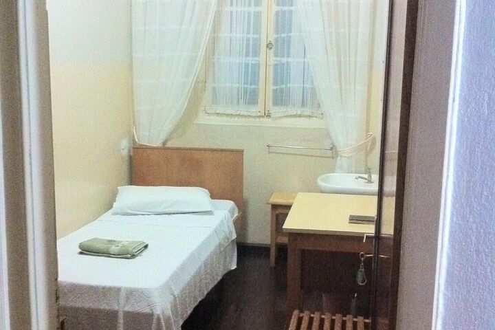 Room 21 of 28