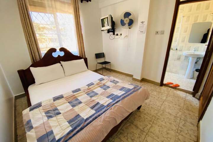 Room 9 of 20