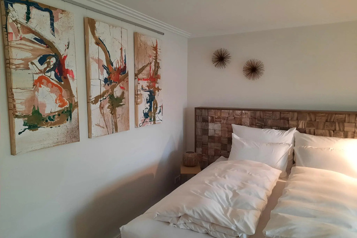 Room 3 of 10
