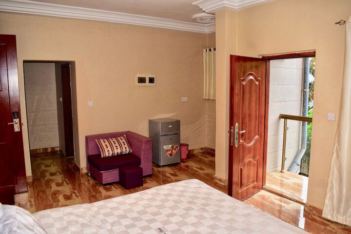 Room 5 of 33