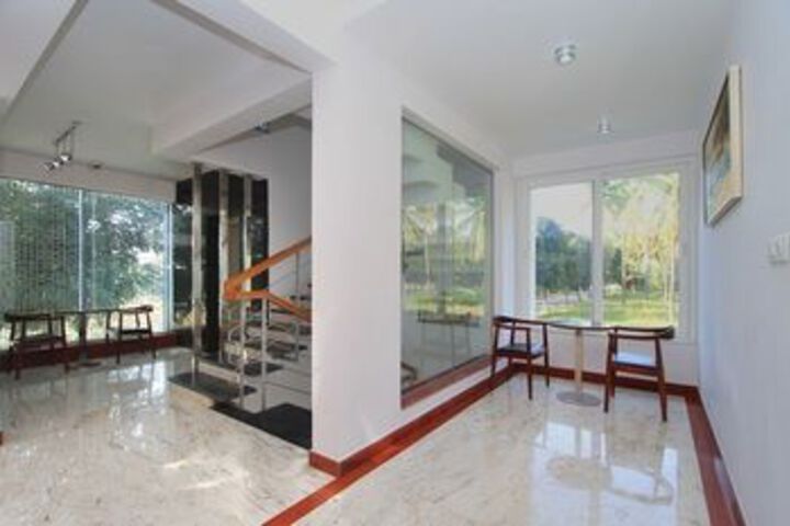 Ballroom/Hall 8 of 19