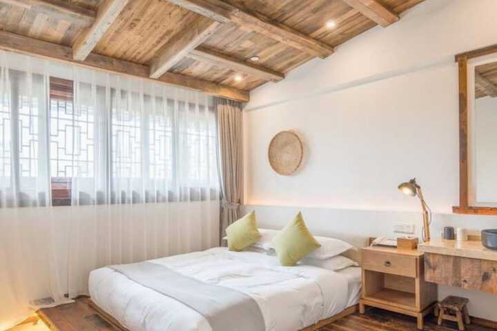 Room 15 of 28