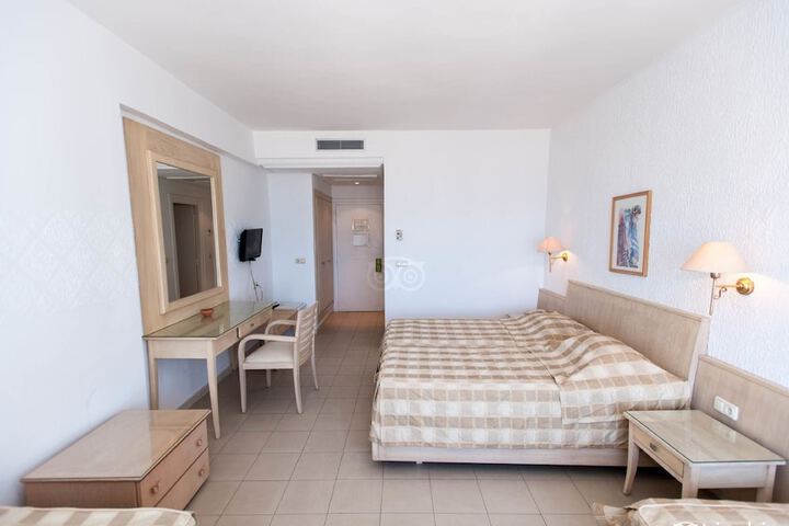 Room 4 of 26