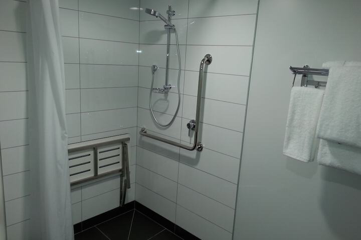 Room 16 of 33
