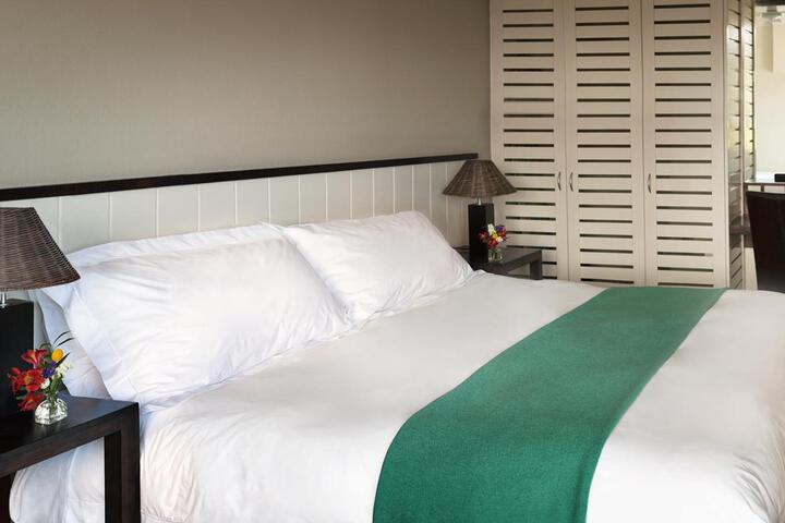 Suite 2 of 6