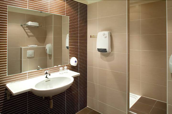 Room 18 of 22