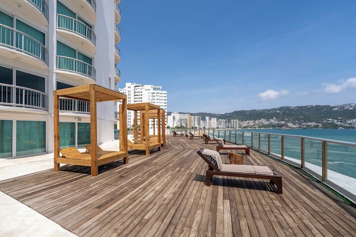 Sundeck 159 of 165