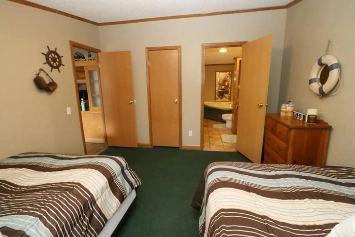 Room 5 of 10