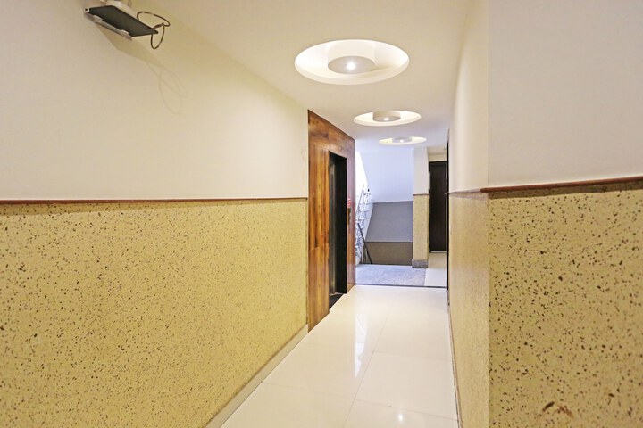 Ballroom/Hall 61 of 84