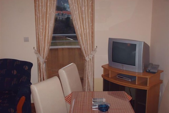 Room 10 of 28