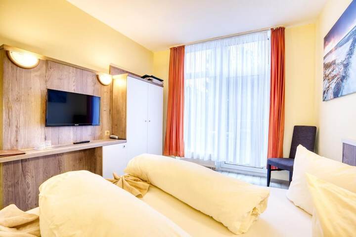 Room 9 of 40