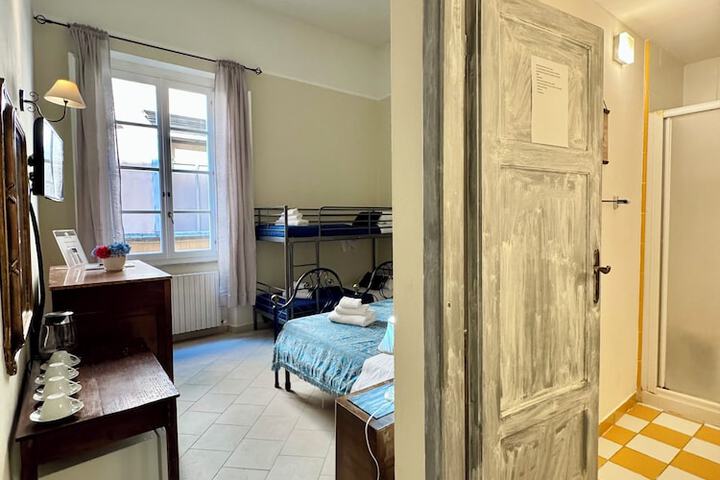Room 30 of 40