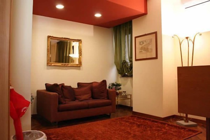 Room 10 of 13