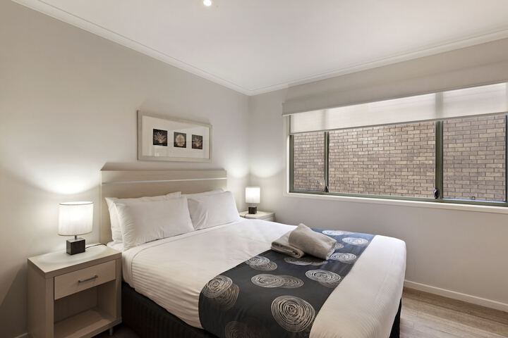 Room 4 of 102