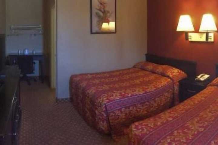 2 Double Beds (1 of 7)