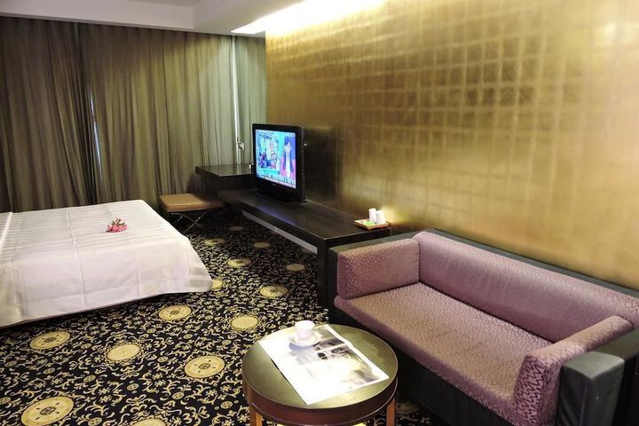 Room 4 of 27