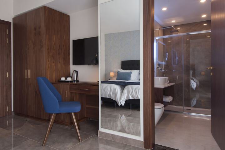 Room 9 of 70
