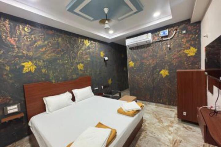Room 32 of 53