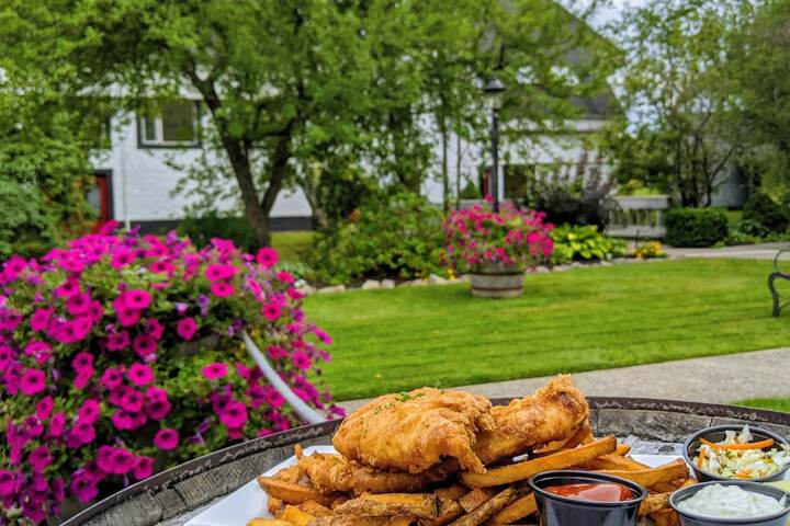 Dining 60 of 94