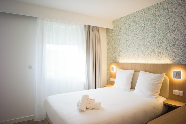 Room 42 of 127