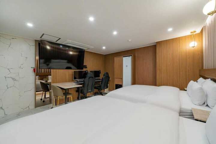 Room 48 of 109