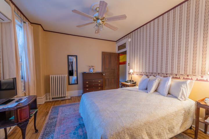 Room 8 of 22