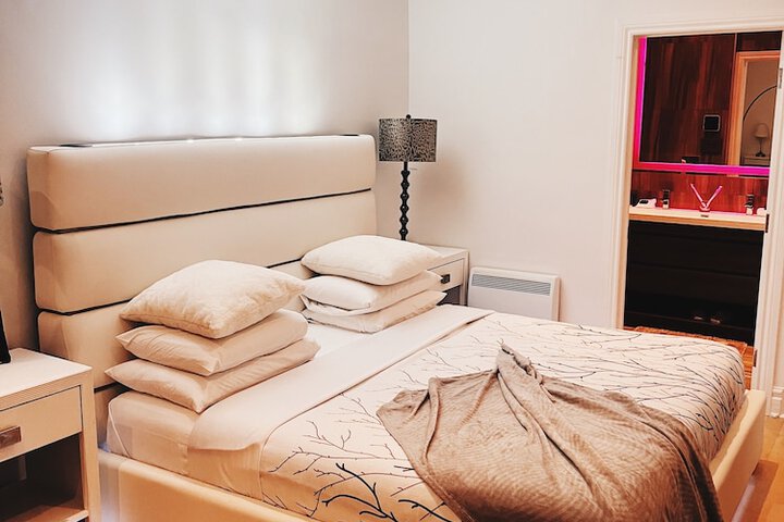 Room 15 of 54
