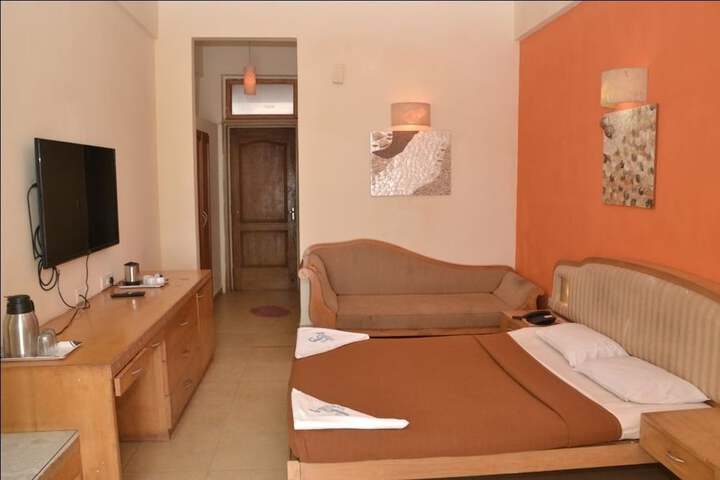 Room 2 of 23