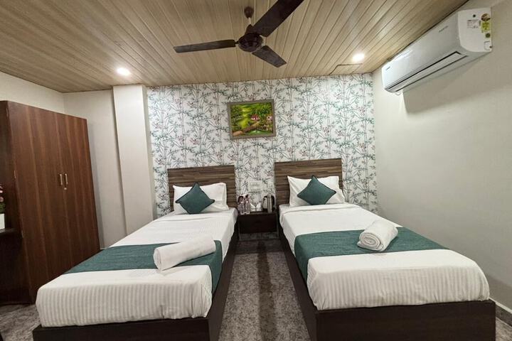 Room 4 of 15