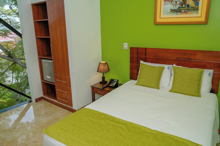 Room 28 of 42