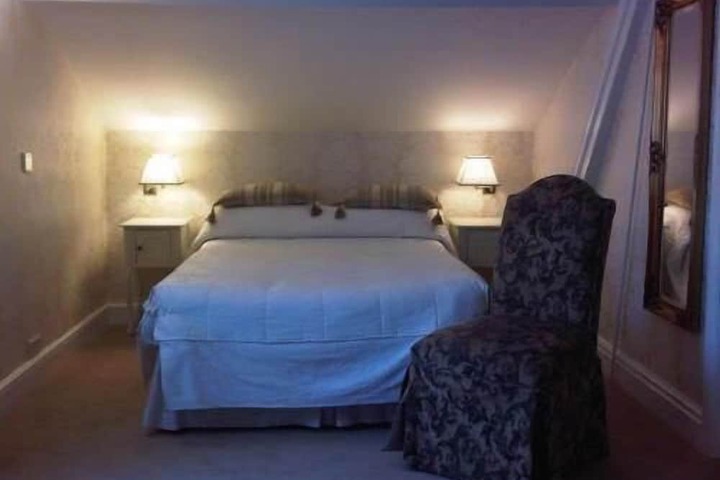 Room 8 of 17