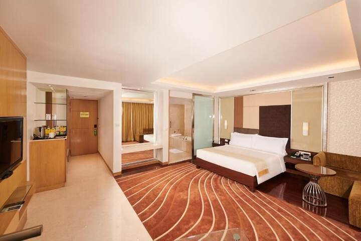 Room 19 of 93