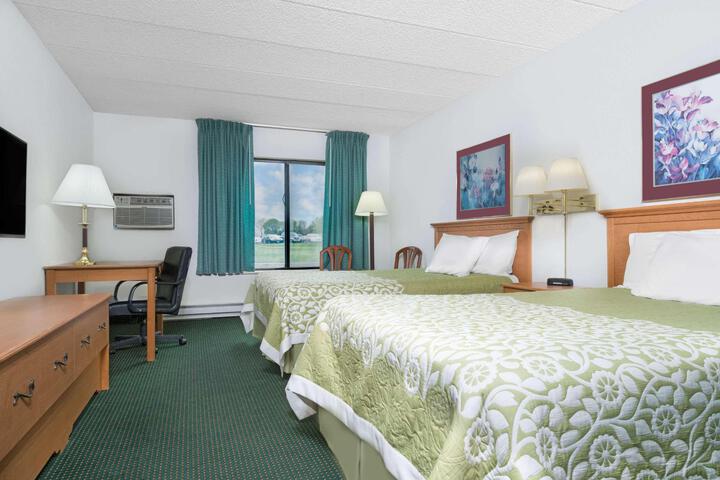 1 Double Bed Accessible (9 of 10)