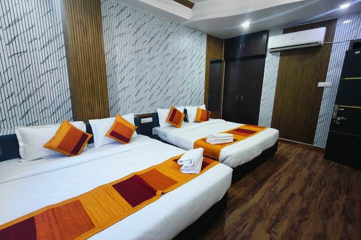 Room 5 of 20