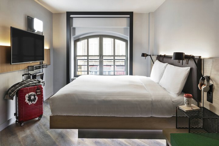Room 21 of 48