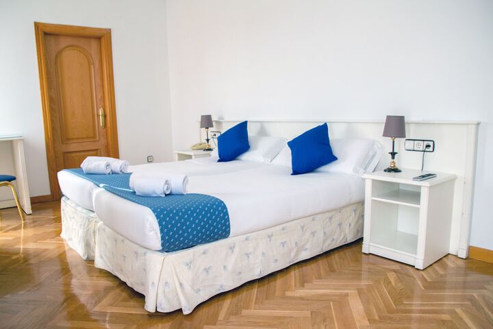 Room 6 of 15