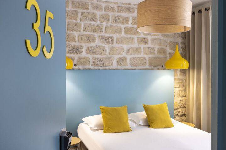 Room 16 of 62