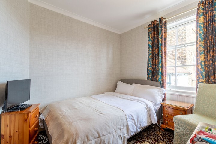 Room 4 of 35