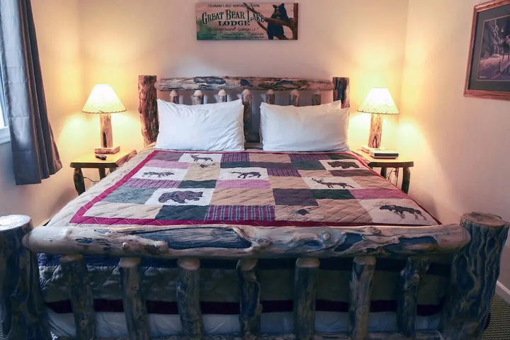 Room 4 of 9