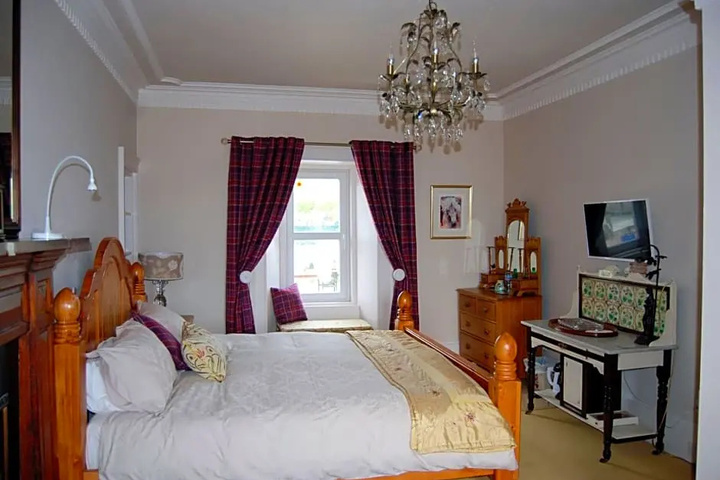 Room 5 of 13