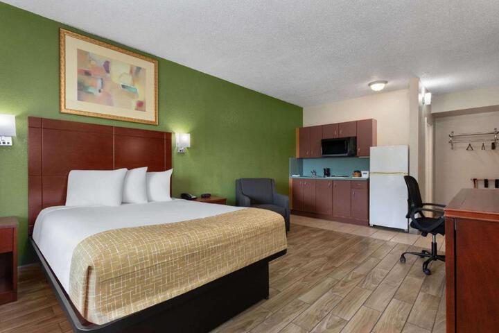 1 Queen Bed Efficiency (10 of 18)