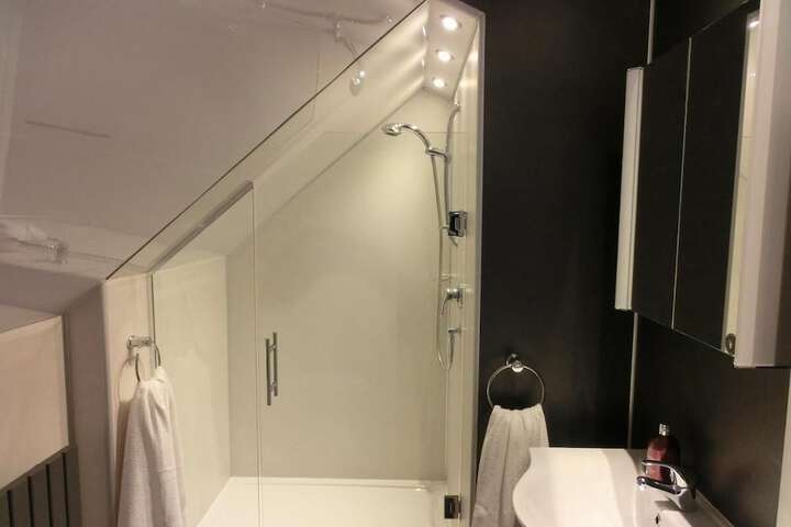 Room 10 of 17