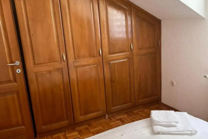 Room 3 of 16