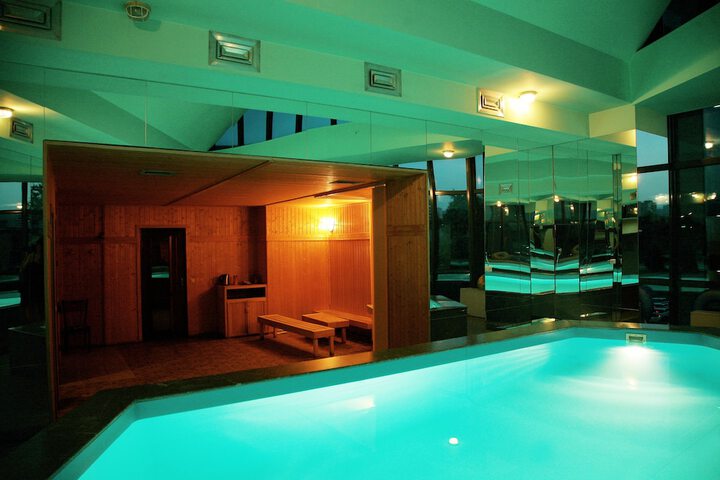 Pool 52 of 76